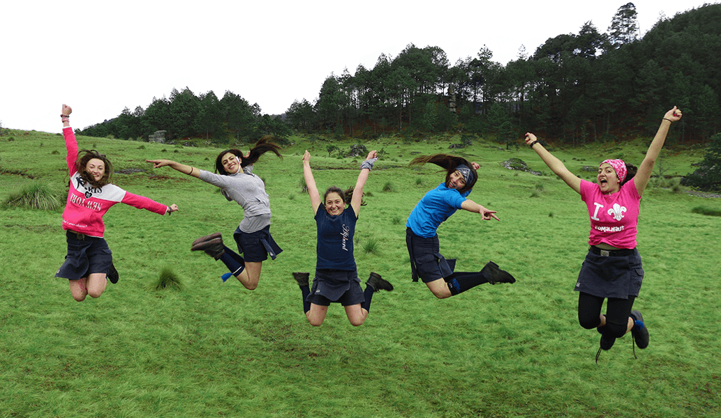 Scouts en actividad al aire libre